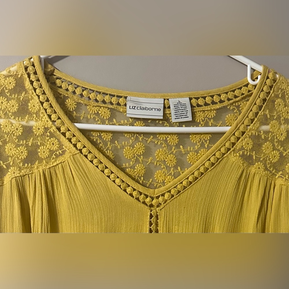 LIZ CLAIBORNE size LARGE Yellow Lace Detail 3/4 length sleeves Top - Picture 4 of 7